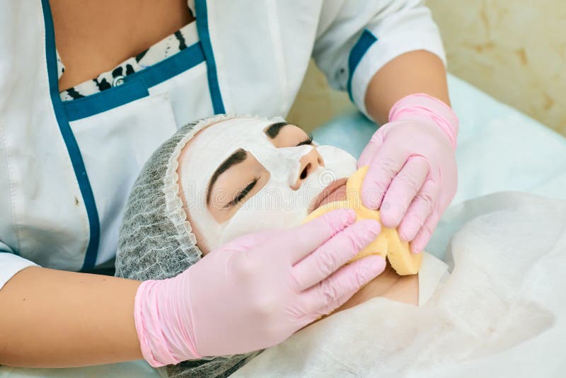Cosmetologyraum, -behandlung und -haut, die mit Hardware, Aknebehandlung reinigen lizenzfreie stockfotos Cosmetologyraum, -behandlung und -haut, die mit Hardware, Aknebehandlung reinigen lizenzfreie stockfotos