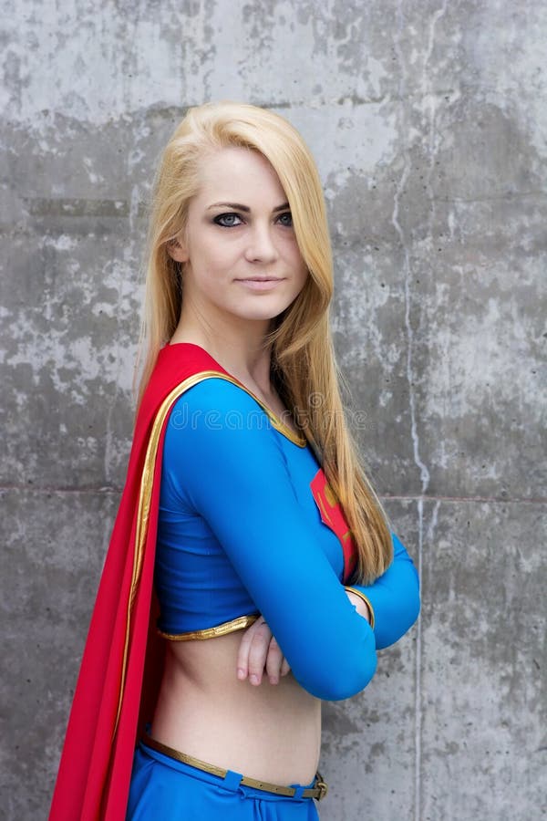 Cosplay di Supergirl fotografia stock Cosplay di Supergirl fotografia stock