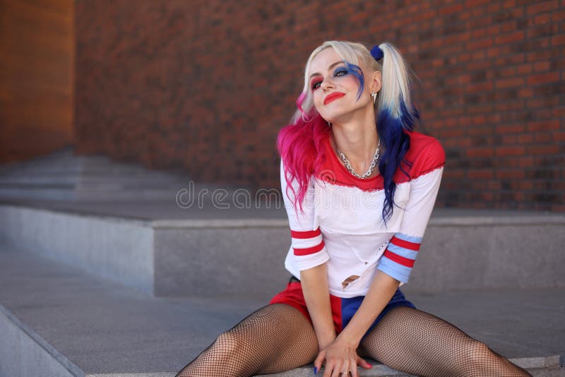 Cosplayer Con in Costume Da Harley Quinn Fotografia Stock - Immagine di  nero, baseball: 231103954