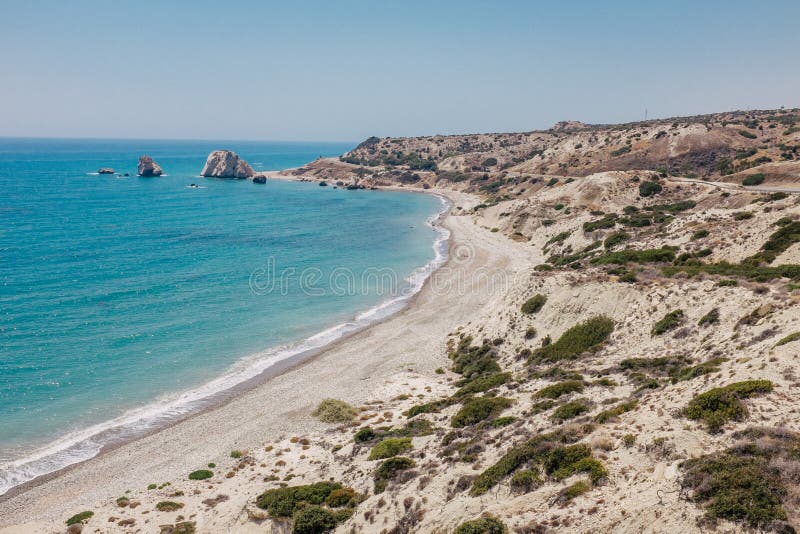 Costa costa y mar de la roca en Chipre fotografía de archivo libre de regalías Costa costa y mar de la roca en Chipre fotografía de archivo libre de regalías