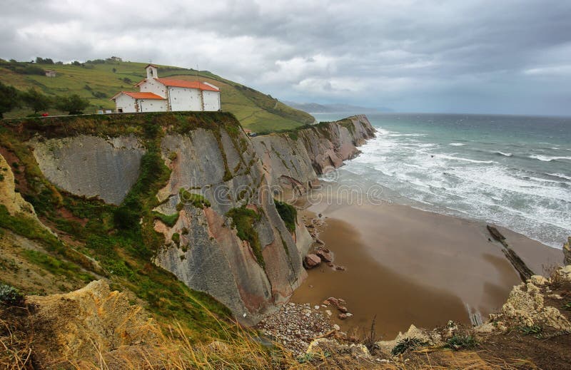 Costa do Flysch em Zumaia, país Basque, Espanha fotografia de stock Costa do Flysch em Zumaia, país Basque, Espanha fotografia de stock