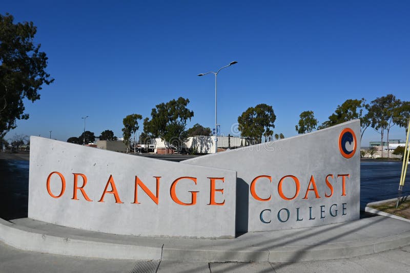 COSTA MESA, CALIFORNIA 19 DEC 2022 Orange Coast College Sign at