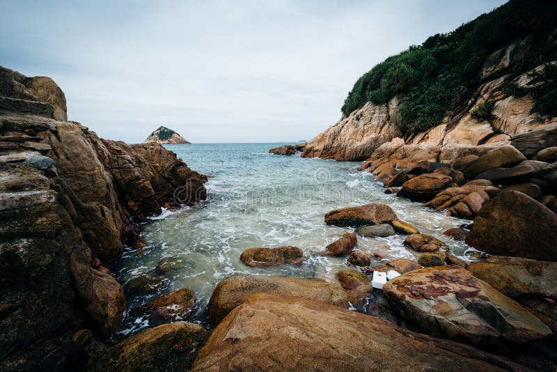 Costa rocosa en la playa de Shek O, en Hong Kong Island, Hong Kong foto de archivo libre de regalías Costa rocosa en la playa de Shek O, en Hong Kong Island, Hong Kong foto de archivo libre de regalías
