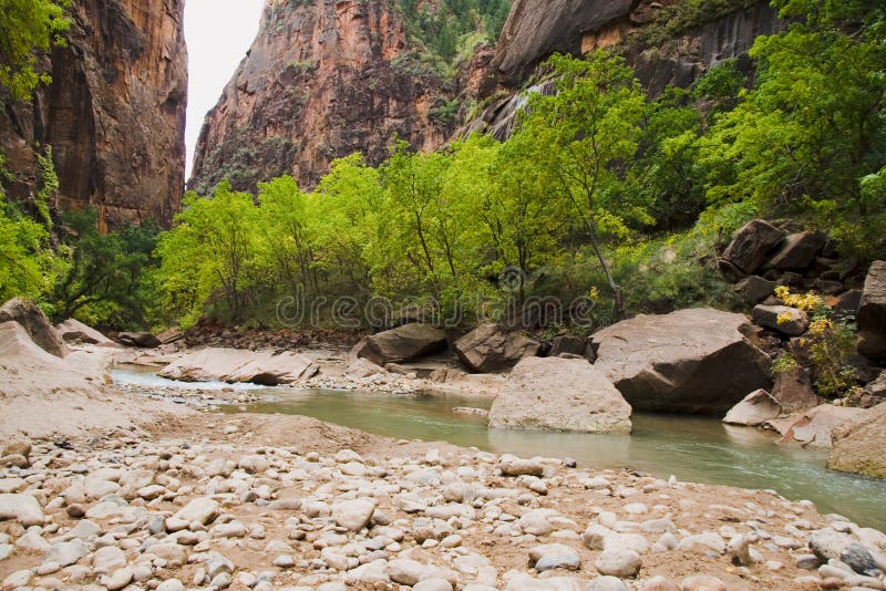 Margens do Rio Virgin no Outono fotos de stock