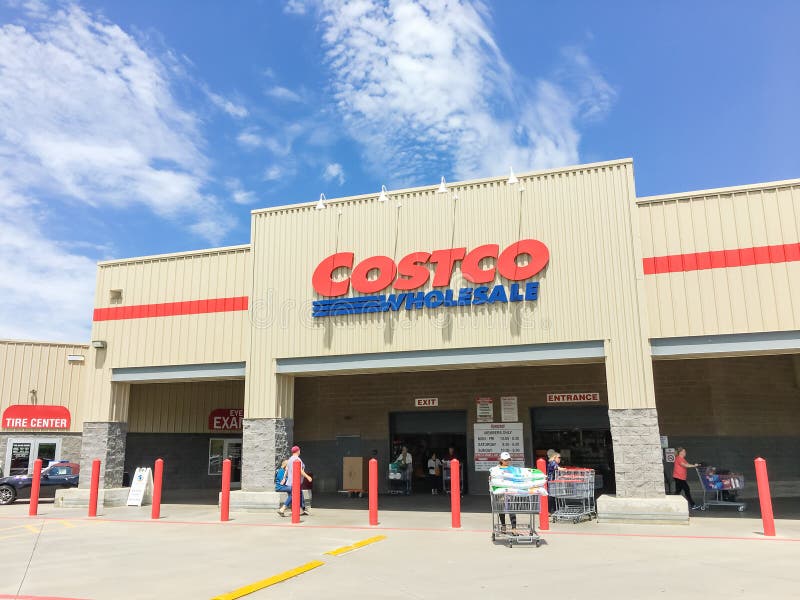 Costco Wholesale Storefront in Lewisville, Texas, USA Editorial Stock ...