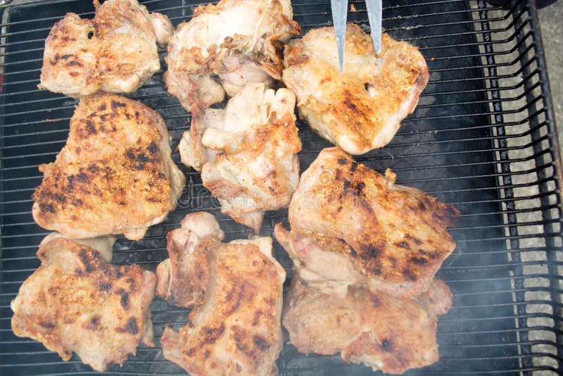 Costeletas de carne de porco grelhadas imagens de stock Costeletas de carne de porco grelhadas imagens de stock