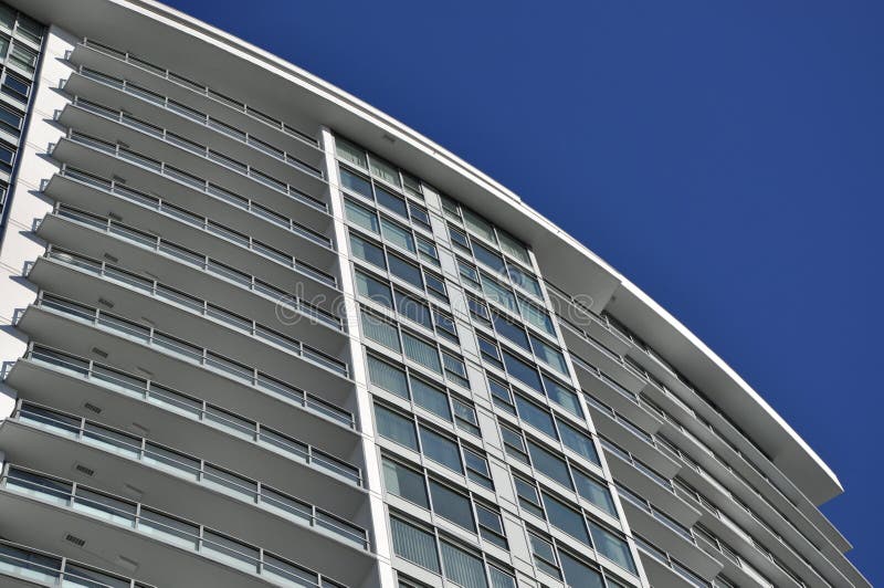 Edificio di appartamenti moderno fotografia stock libera da diritti