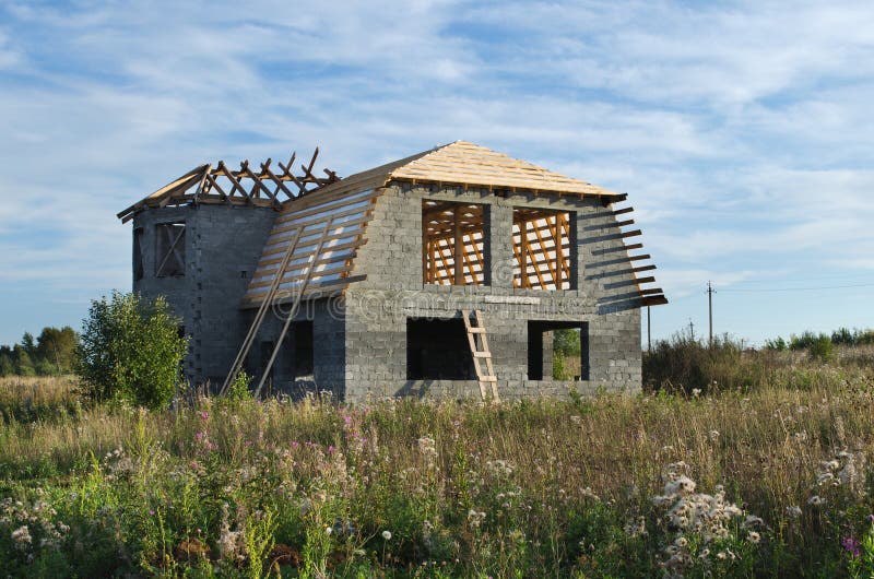 Risultati immagini per casa campagna in costruzione