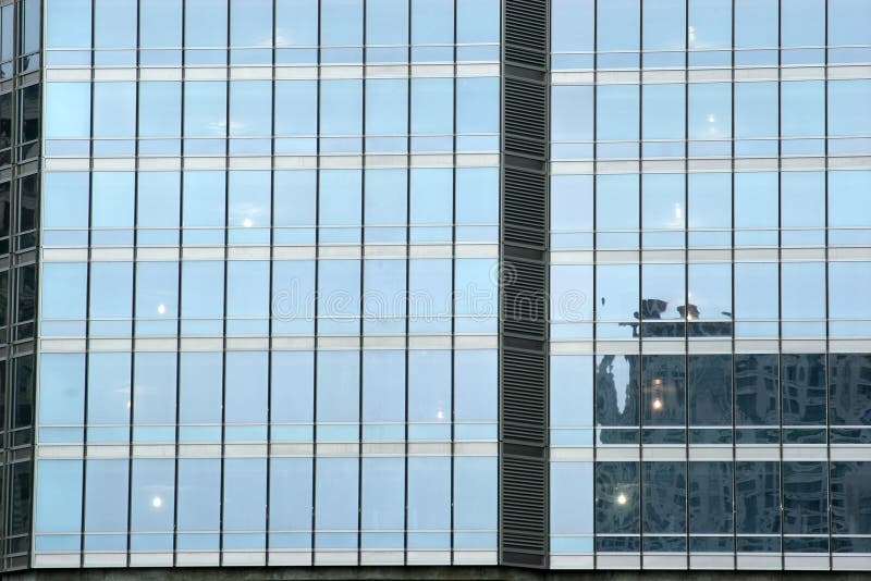 Costruzione urbana alta - grattacielo di vetro