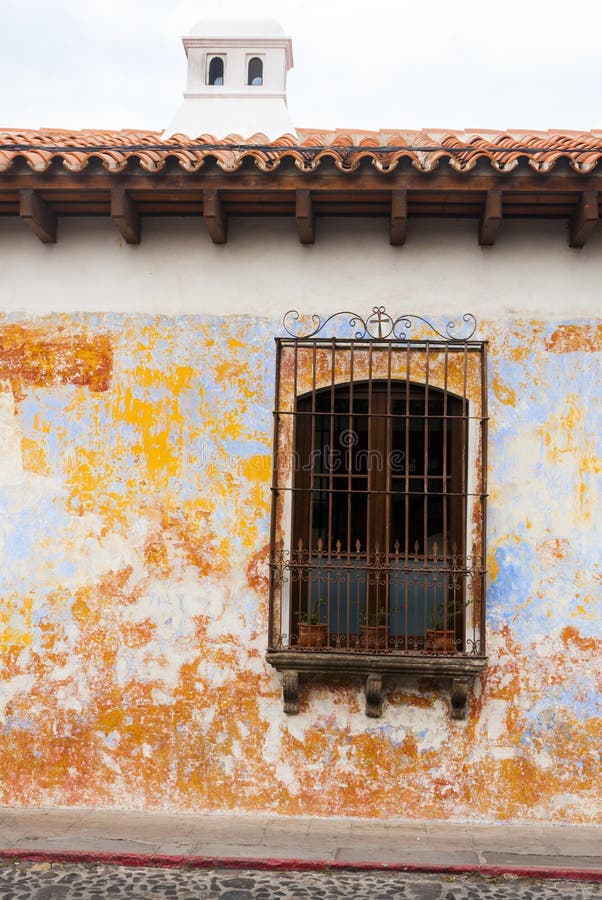 Costruzioni coloniali e vie cobbled in Antigua, Guatemala, America Centrale fotografia stock Costruzioni coloniali e vie cobbled in Antigua, Guatemala, America Centrale fotografia stock