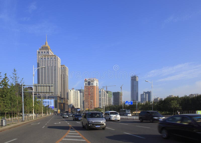 Edifici e strade della città di Shenyang, Cina immagini stock
