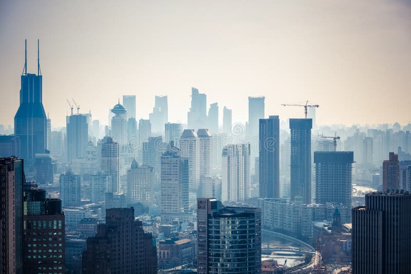 Costruzioni moderne della città nel pomeriggio fotografia stock libera da diritti