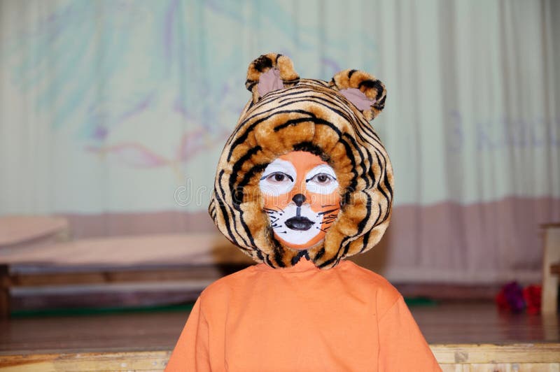 Costume Della Tigre Per La Prestazione Della Scuola Maschera Per