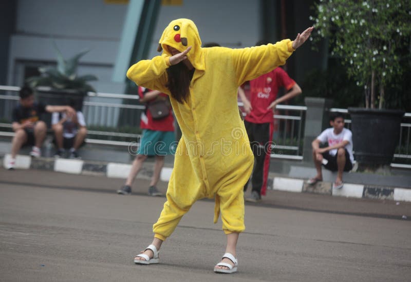 Costume di Pikachu fotografia stock editoriale. Immagine di