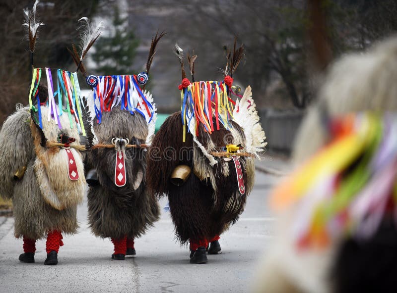 Costume tradizionale di martedì grasso dalla Slovenia Europa: kurent fotografia stock libera da diritti Costume tradizionale di martedì grasso dalla Slovenia Europa: kurent fotografia stock libera da diritti