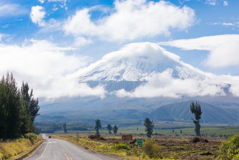 Road To Cotopaxi Volcano Ecuador Editorial Photography - Image of ...