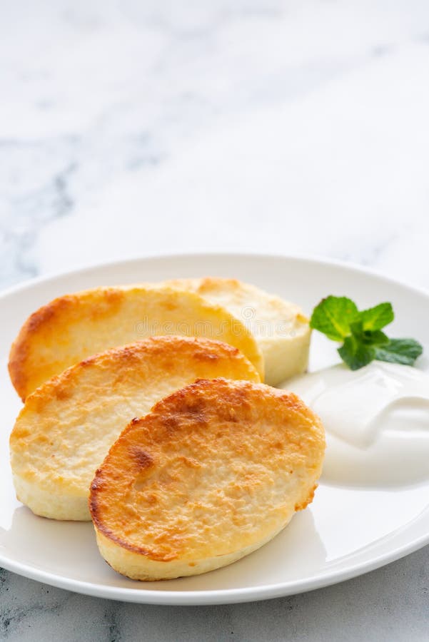 Cottage cheesecake and cream royalty free stock images Cottage cheesecake and cream royalty free stock images