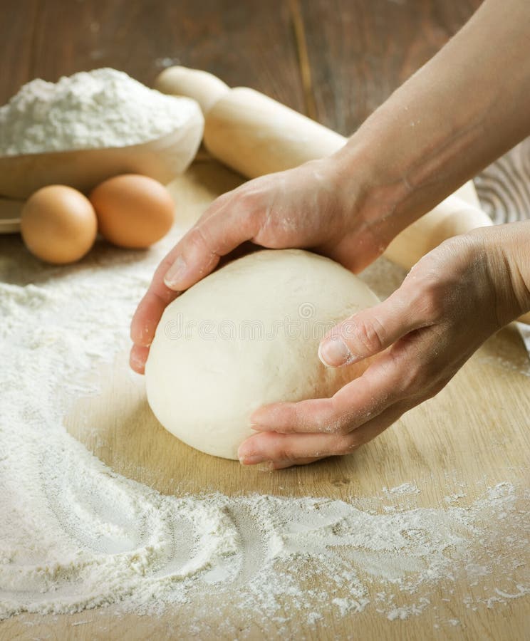 Cottura del pane. Pasta immagini stock libere da diritti Cottura del pane. Pasta immagini stock libere da diritti