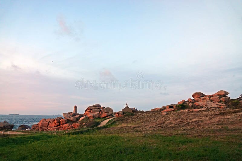 Coucher Du Soleil à La Côte Rose De Granit En Bretagne Photo