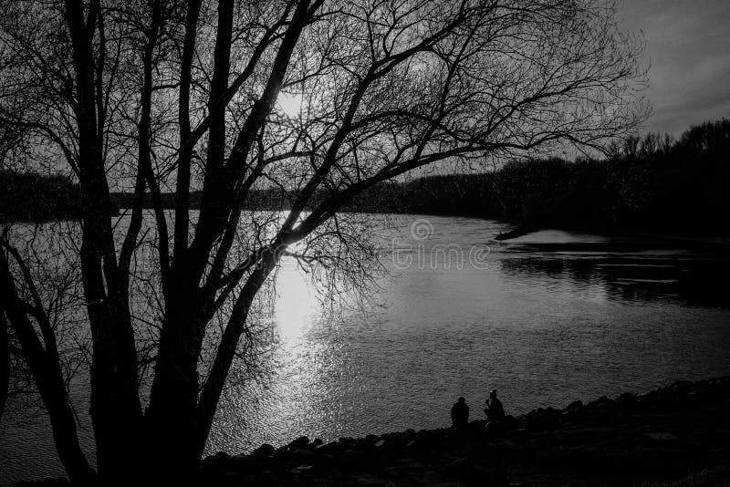 Coucher du soleil au-dessus de fleuve de Danube image stock Coucher du soleil au-dessus de fleuve de Danube image stock
