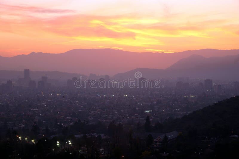 Coucher du soleil au-dessus de Santiago, Chili photographie stock Coucher du soleil au-dessus de Santiago, Chili photographie stock