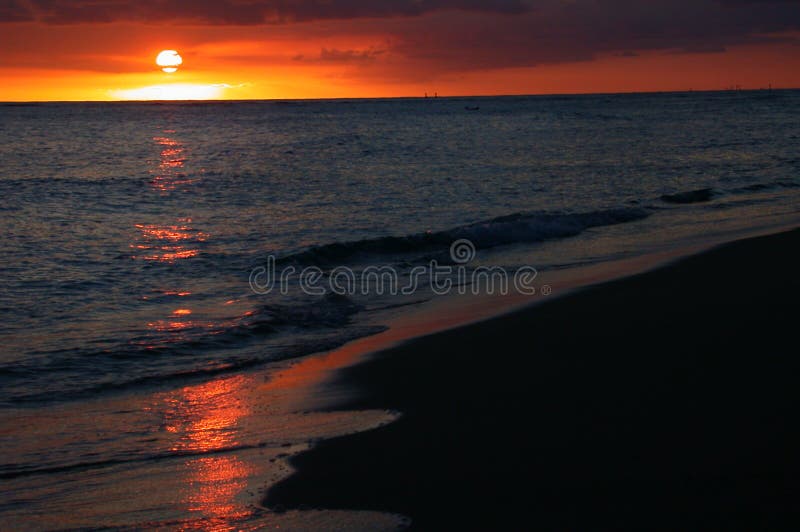 Coucher du soleil d'océan en Hawaï photo stock Coucher du soleil d'océan en Hawaï photo stock