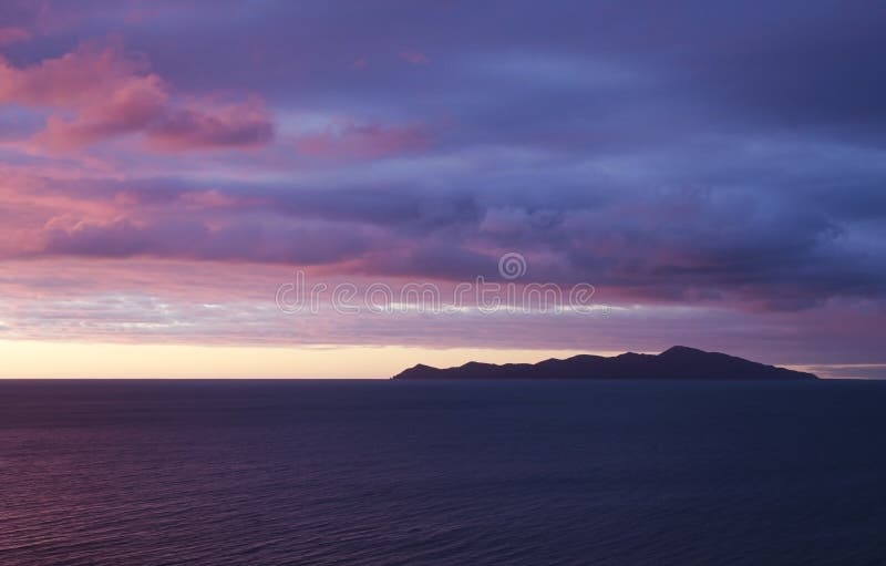 Coucher du soleil d'île de Kapiti photographie stock libre de droits Coucher du soleil d'île de Kapiti photographie stock libre de droits