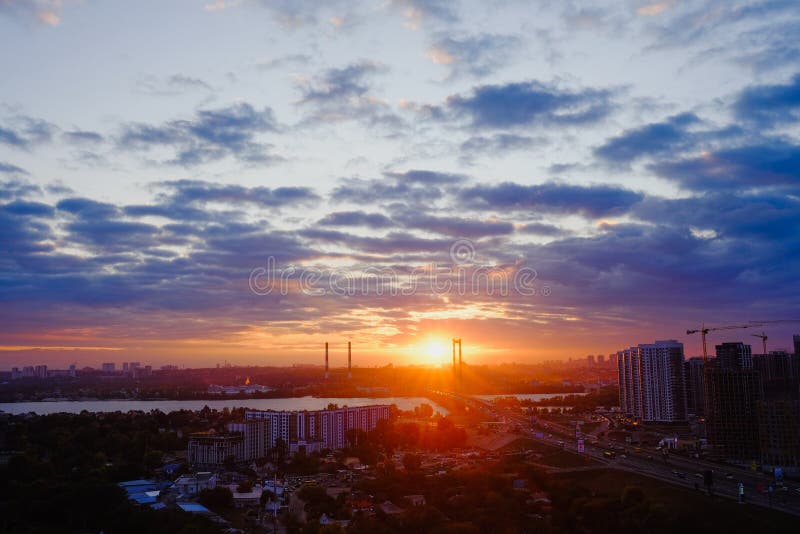 Coucher du soleil dans Kyiv, Ukraine images stock Coucher du soleil dans Kyiv, Ukraine images stock