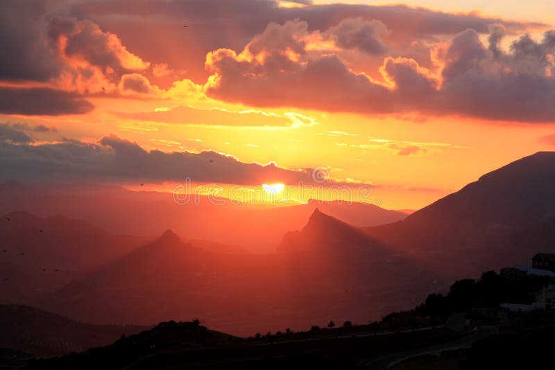 Coucher du soleil dans les montagnes espagnoles, Andalousie