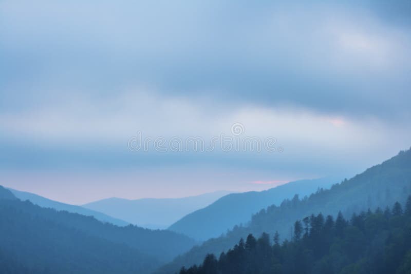 Coucher du soleil dans les montagnes fumeuses parc national, Tennessee, Etats-Unis photographie stock libre de droits Coucher du soleil dans les montagnes fumeuses parc national, Tennessee, Etats-Unis photographie stock libre de droits