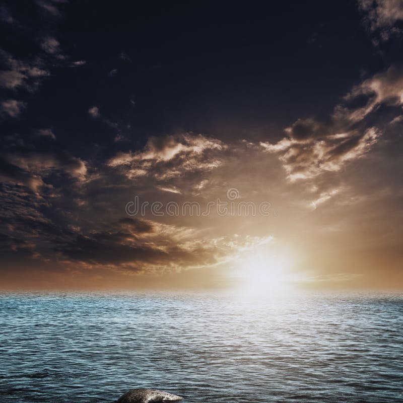 Coucher du soleil de beauté sur la mer image stock Coucher du soleil de beauté sur la mer image stock
