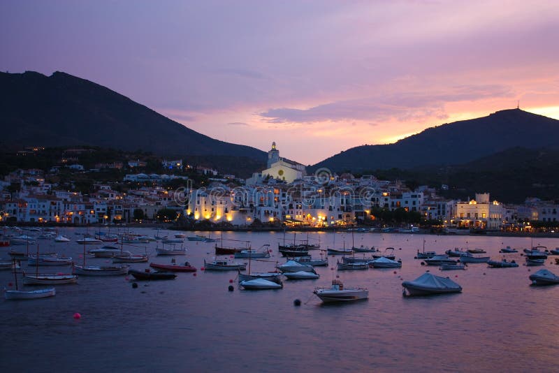 Coucher du soleil de Cadaques. Romantisme en mer Méditerranée photo libre de droits Coucher du soleil de Cadaques. Romantisme en mer Méditerranée photo libre de droits