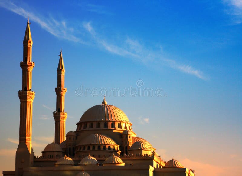 Coucher du soleil de rue de mosquée de Noor d'Al photos libres de droits Coucher du soleil de rue de mosquée de Noor d'Al photos libres de droits