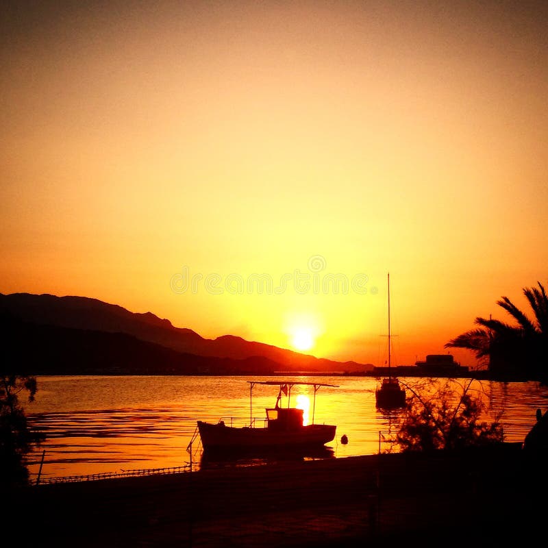 Coucher du soleil de Samos photographie stock libre de droits Coucher du soleil de Samos photographie stock libre de droits