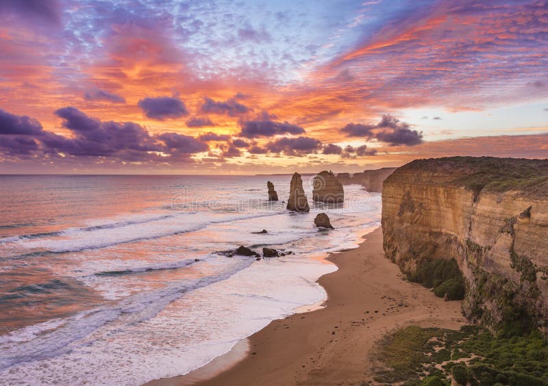 Coucher du soleil ? douze ap?tres, grande route d'oc?an, Victoria, Australie image libre de droits Coucher du soleil ? douze ap?tres, grande route d'oc?an, Victoria, Australie image libre de droits