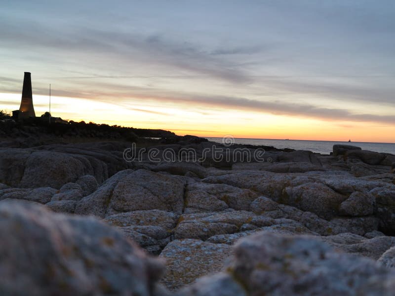 Coucher du soleil dramatique au-dessus de la mer baltique. Beau paysage marin image stock Coucher du soleil dramatique au-dessus de la mer baltique. Beau paysage marin image stock