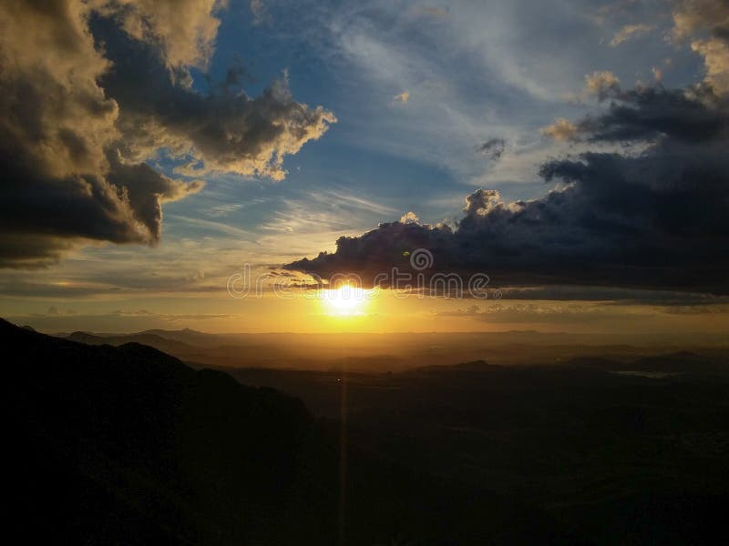 Coucher du soleil et cloulds images libres de droits Coucher du soleil et cloulds images libres de droits