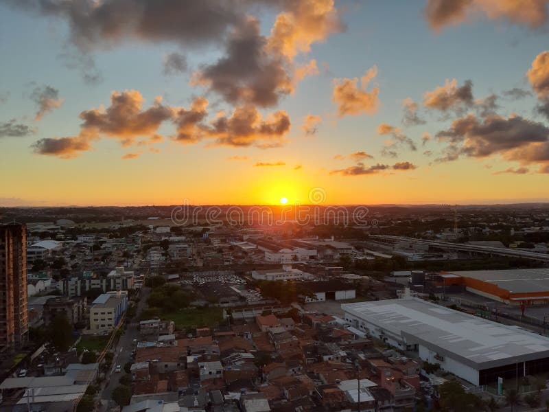 Coucher du soleil merveilleux dans la ville de Recife images libres de droits Coucher du soleil merveilleux dans la ville de Recife images libres de droits