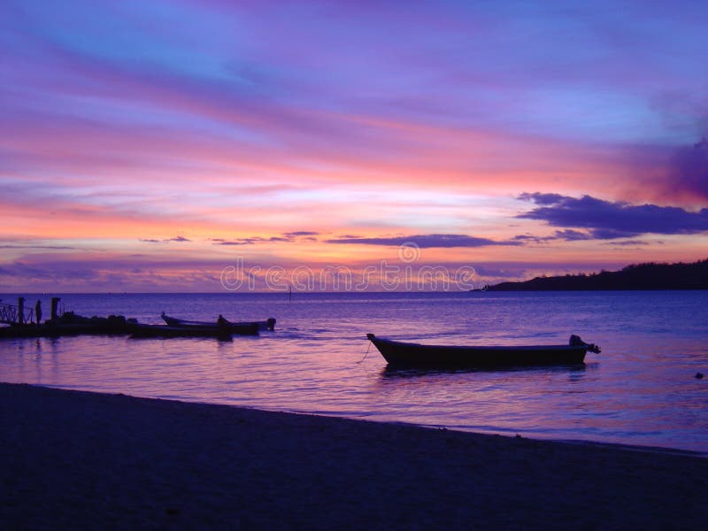 Coucher du soleil renversant de Fijian photographie stock Coucher du soleil renversant de Fijian photographie stock