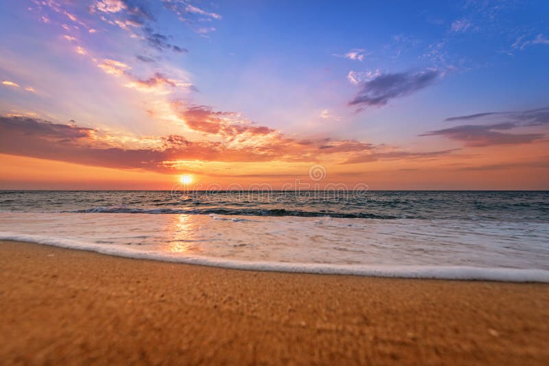 Coucher du soleil sur la plage photographie stock Coucher du soleil sur la plage photographie stock