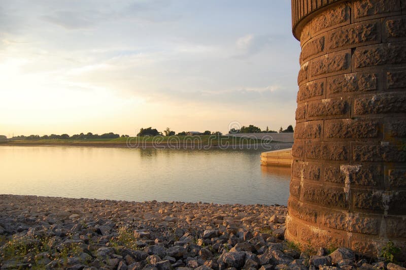 Coucher Du Soleil Sur La Rivière à Nimègue Pays Bas Image