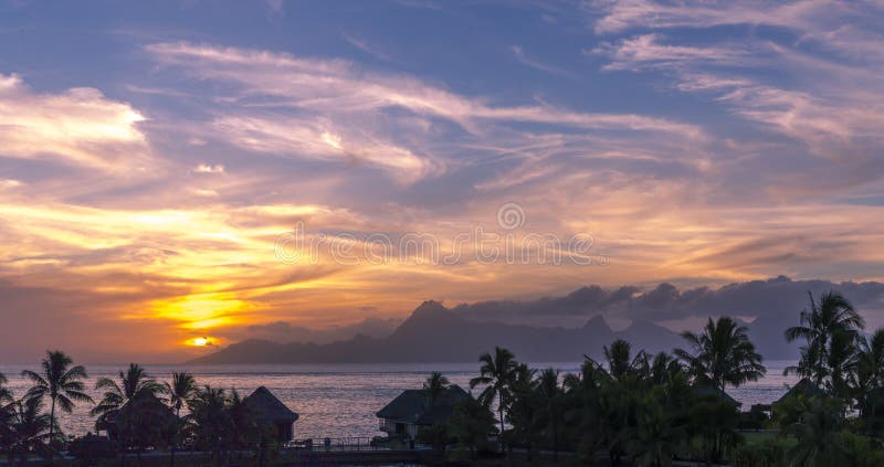 Coucher Du Soleil Du Tahiti Image Stock Image Du