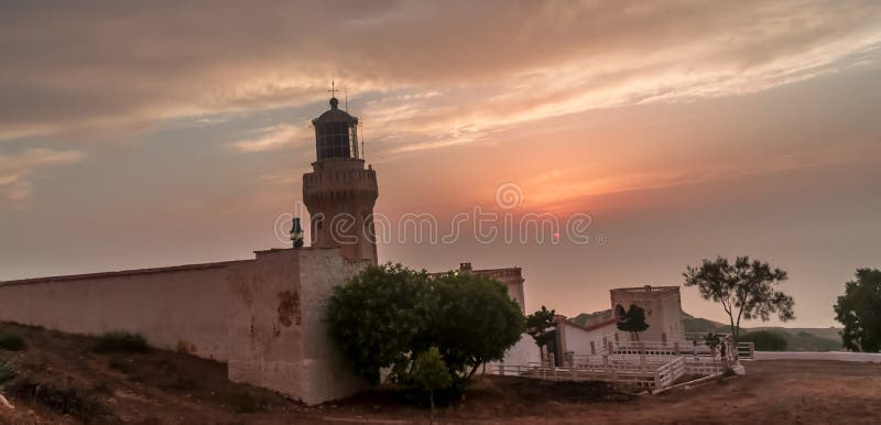Coucher du soleil étonnant en mer mediteranian images stock Coucher du soleil étonnant en mer mediteranian images stock