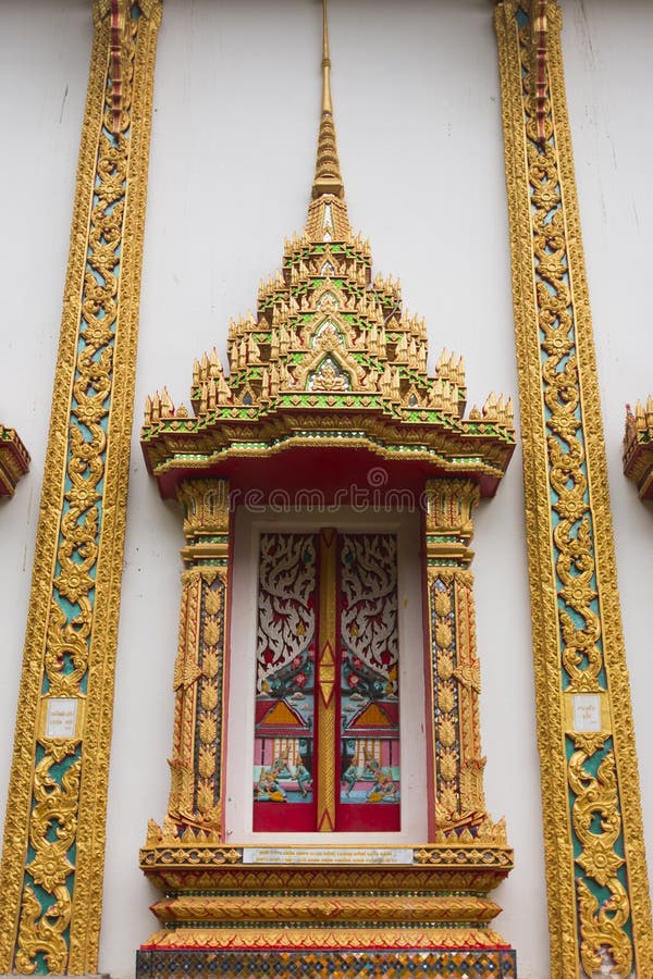 Couleur thaïlandaise d'or de fenêtre de temple