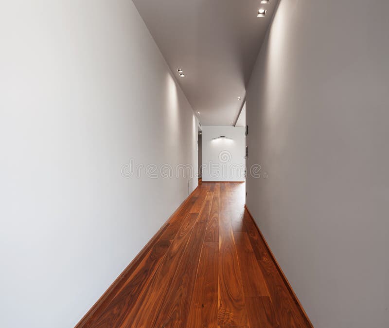 Couloir dans une maison moderne, murs blancs vides images libres de droits Couloir dans une maison moderne, murs blancs vides images libres de droits