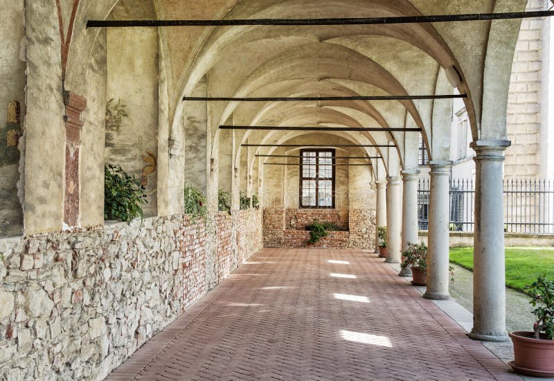 Couloir médiéval d'arcade au château de Telc, République Tchèque images libres de droits Couloir médiéval d'arcade au château de Telc, République Tchèque images libres de droits