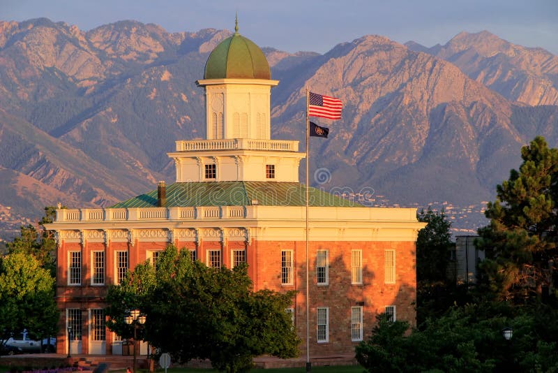 Counsil Corridoio di Salt Lake City con la luce calda di sera, Utah immagine stock libera da diritti Counsil Corridoio di Salt Lake City con la luce calda di sera, Utah immagine stock libera da diritti