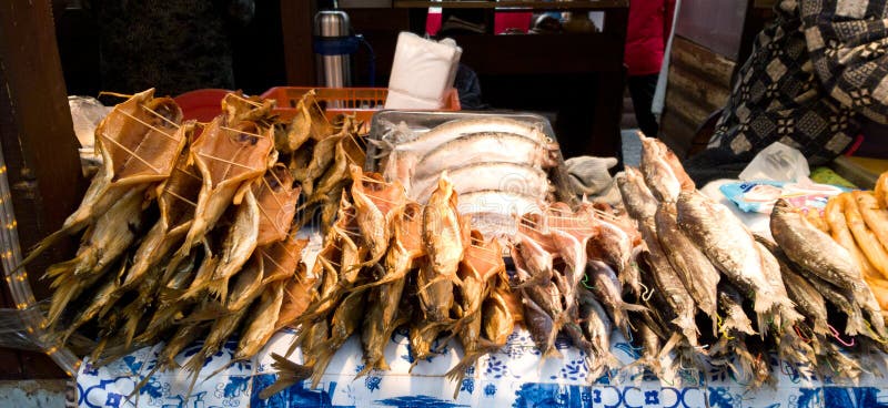 Counter with different kinds of cooked fish. Hot smoked fish on the counter in Listvyanka. Baikal sea food royalty free stock photography Counter with different kinds of cooked fish. Hot smoked fish on the counter in Listvyanka. Baikal sea food royalty free stock photography