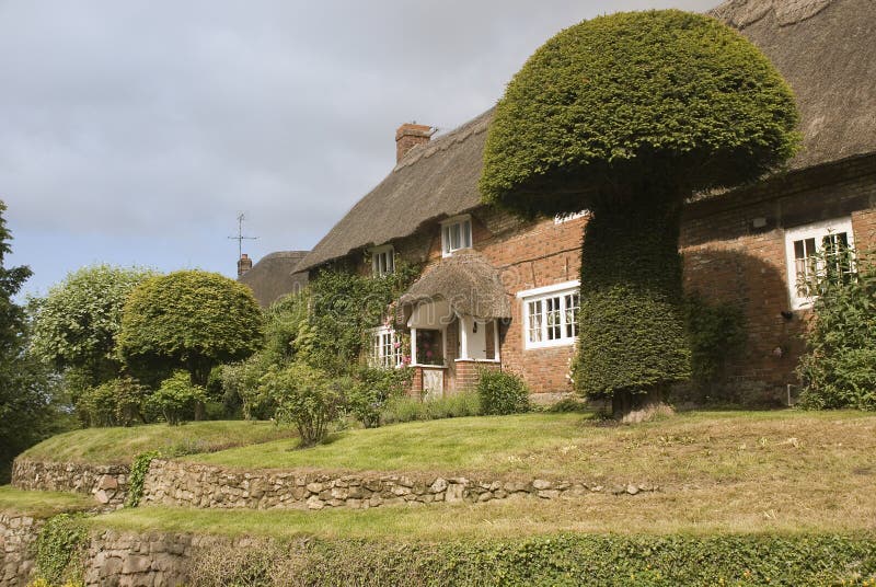 Old English cottage stock image. Image of quaint, cottage 5428521