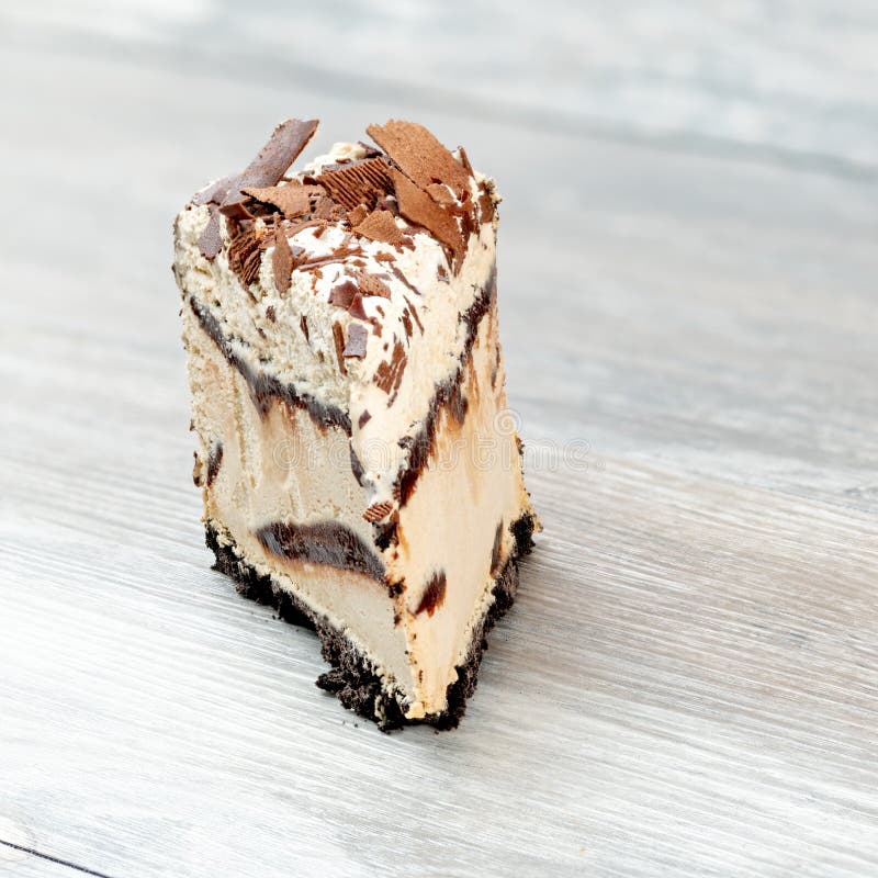 Gateau A La Creme Glacee Et Biere Du Desert Pour Finir Un Bon Repas Image Stock Image Du Desert Givrage